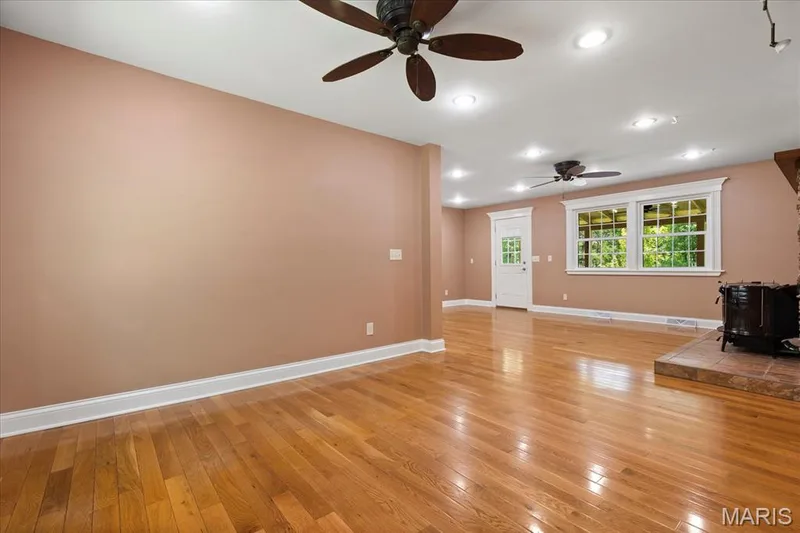 L shaped Great Room with area for Library, second office or game table area — 44 Wilderness Lane, Defiance, MO 63341