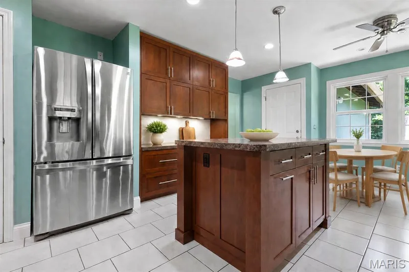 Possible staging — 44 Wilderness Lane, Defiance, MO 63341