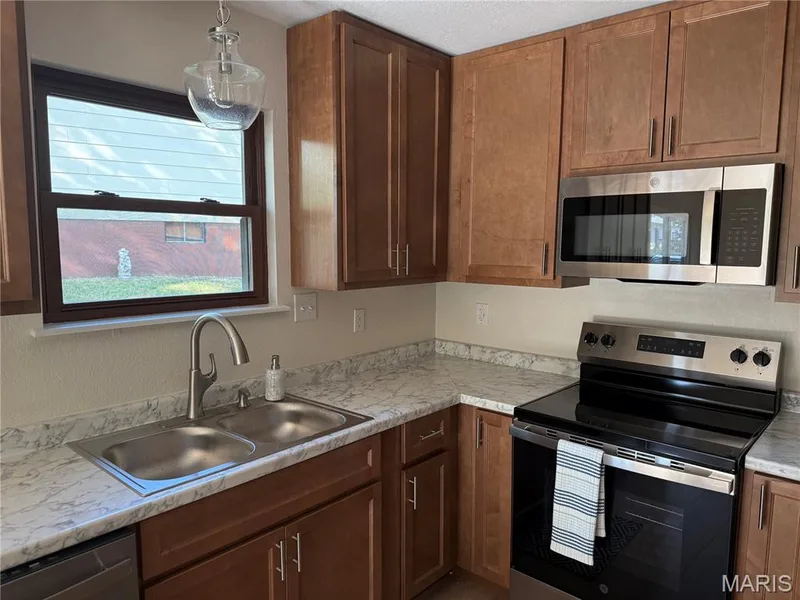 356 Lewis Street, Wentzville, MO 63385 — listing photo 11 of 34