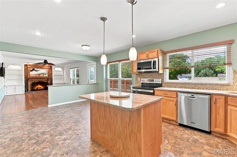 3927 Summerfield Parkway, St Charles, MO 63304 — listing photo 7 of 39