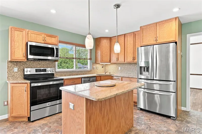 3927 Summerfield Parkway, St Charles, MO 63304 — listing photo 5 of 39