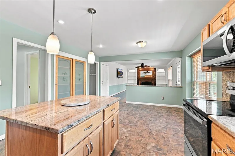 3927 Summerfield Parkway, St Charles, MO 63304 — listing photo 6 of 39