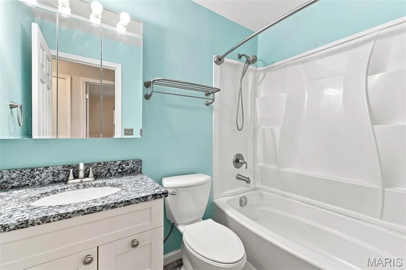 Updated 2nd full bathroom w/new vanity tub and shower — 3927 Summerfield Parkway, St Charles, MO 63304