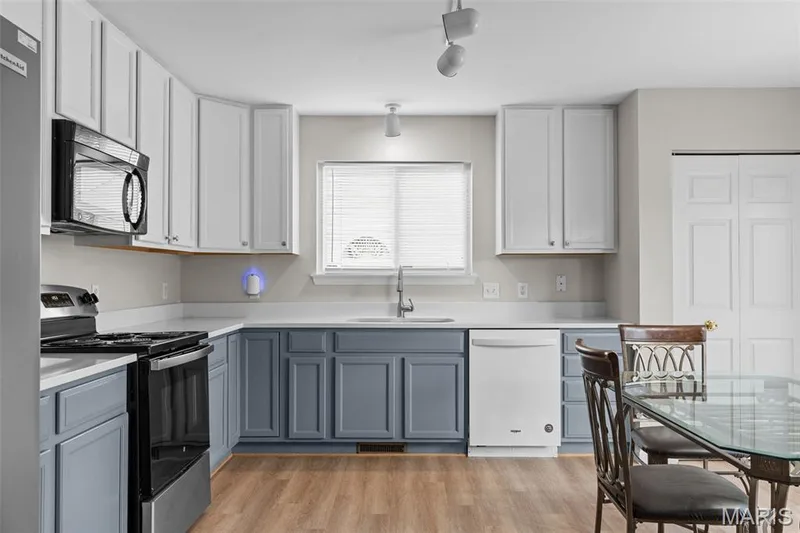 8085 Glen Arbor Drive, Lake St. Louis, MO 63367 — listing photo 11 of 54