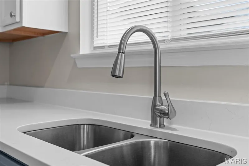 Double sink — 8085 Glen Arbor Drive, Lake St. Louis, MO 63367