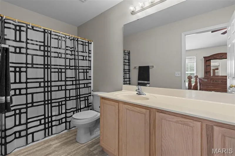 Primary en-suite — 8085 Glen Arbor Drive, Lake St. Louis, MO 63367