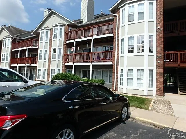 415 Shirley Ridge Drive #16, St Charles, MO 63304 — listing photo 3 of 25