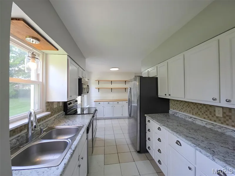506 Cordes Street, O'Fallon, MO 63366 — listing photo 8 of 14