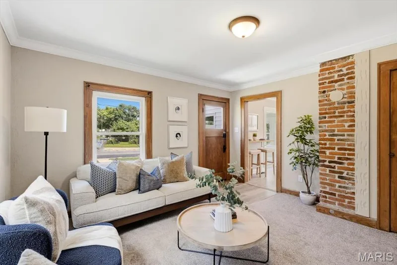 527 Emmons Avenue, St Charles, MO 63301 — listing photo 10 of 57