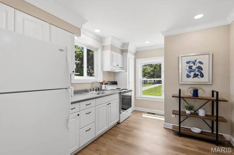 527 Emmons Avenue, St Charles, MO 63301 — listing photo 14 of 57
