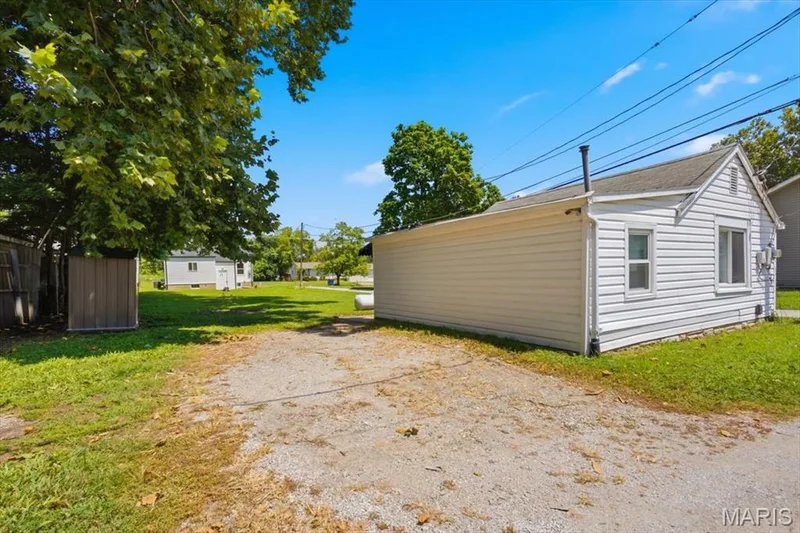 527 Emmons Avenue, St Charles, MO 63301 — listing photo 35 of 57
