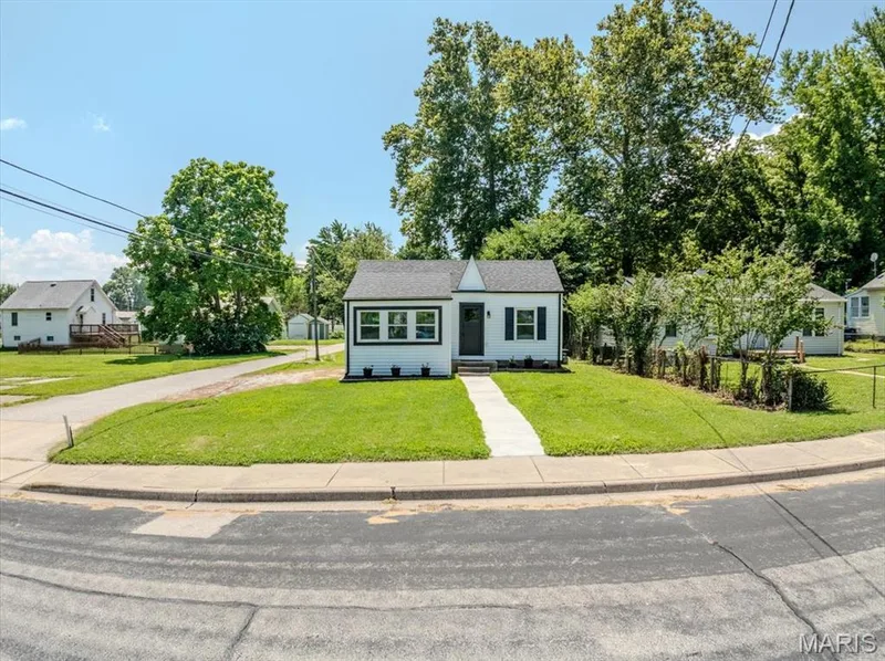 527 Emmons Avenue, St Charles, MO 63301 — listing photo 53 of 57