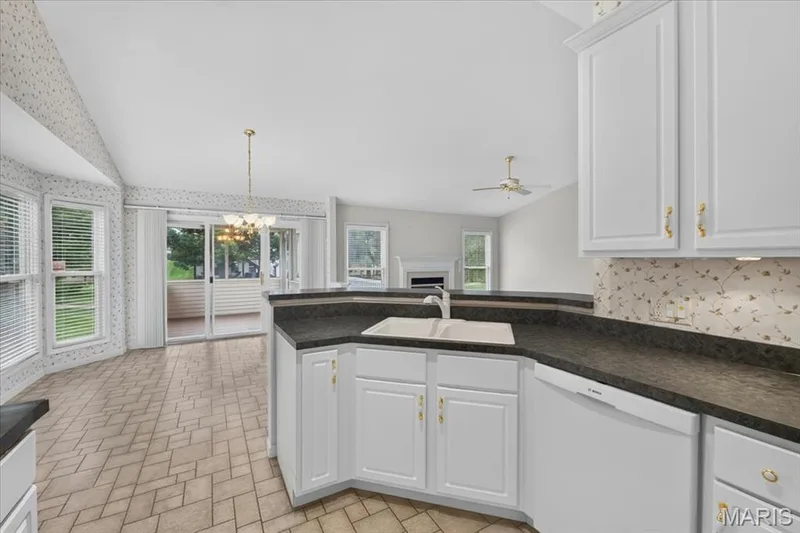 51 Huntgate Drive #9A, St Peters, MO 63376 — listing photo 12 of 32