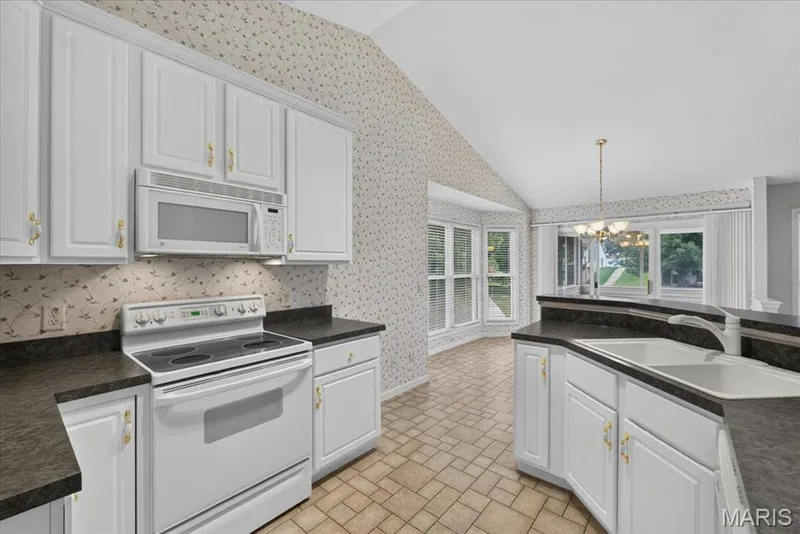 51 Huntgate Drive #9A, St Peters, MO 63376 — listing photo 13 of 32