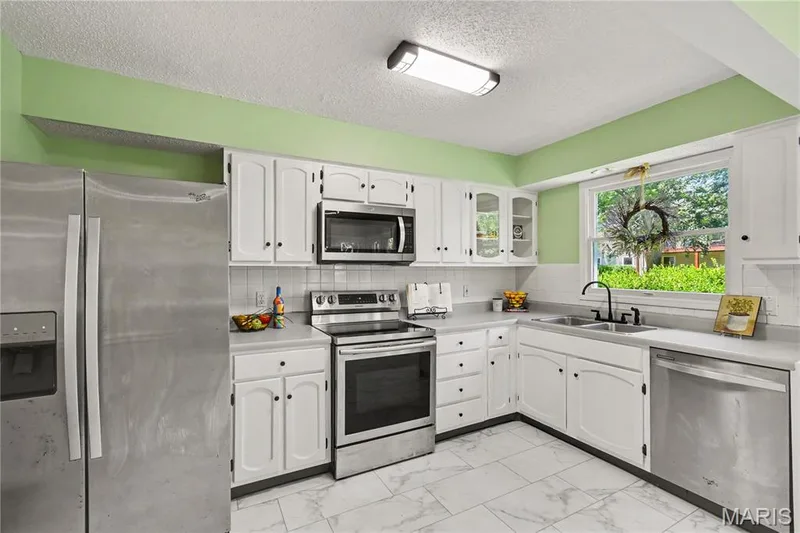 Updated eat-in kitchen — 22 Normandy Drive, Lake St. Louis, MO 63367
