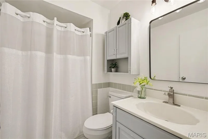 Hall bath on second floor — 22 Normandy Drive, Lake St. Louis, MO 63367