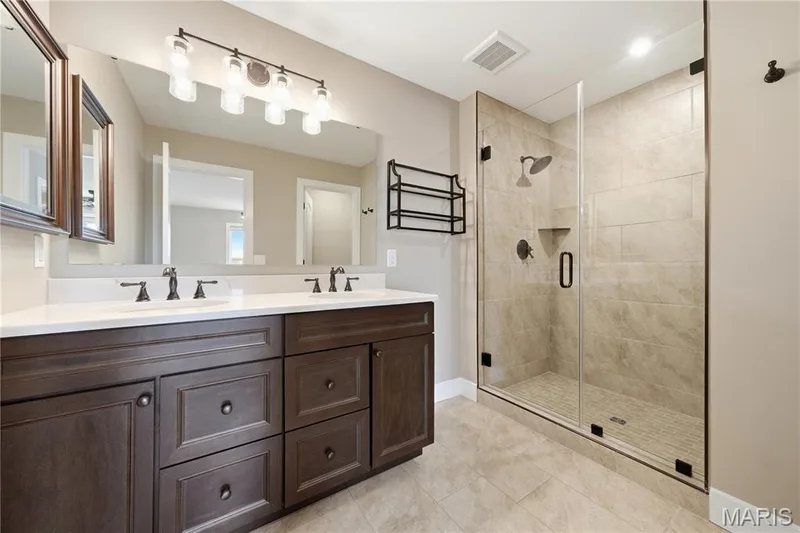 16514 Honey Locust Drive, Chesterfield, MO 63005 — listing photo 37 of 51