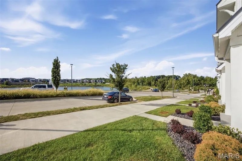 16514 Honey Locust Drive, Chesterfield, MO 63005 — listing photo 4 of 51