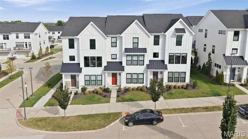 16514 Honey Locust Drive, Chesterfield, MO 63005 — listing photo 43 of 51