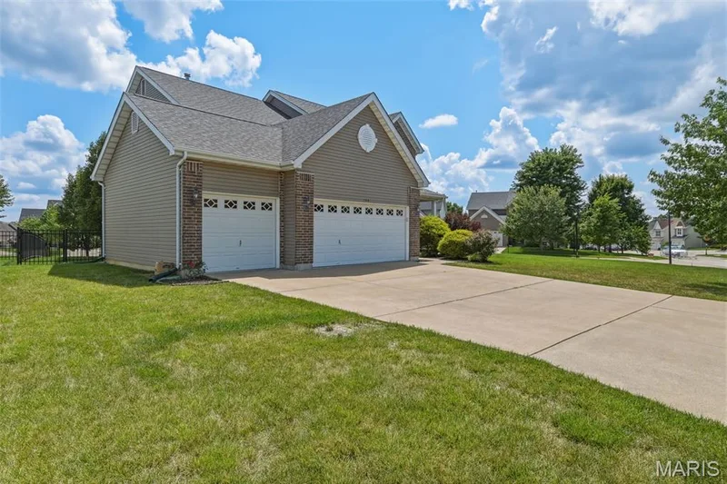 104 Towergate Drive, Lake St. Louis, MO 63367 — listing photo 2 of 67