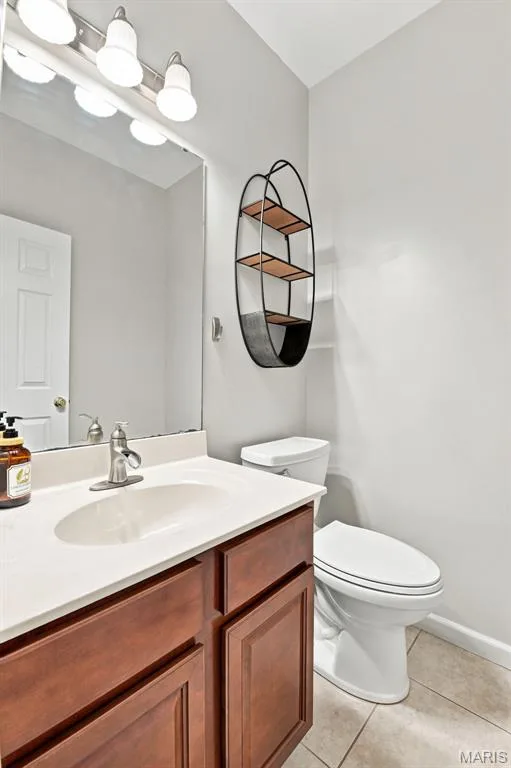 Conveniently and privately located Hall Bathroom. — 104 Towergate Drive, Lake St. Louis, MO 63367