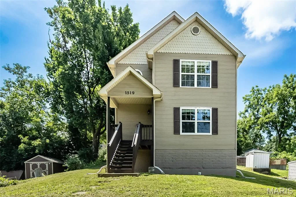 1319 N 4th Street, St Charles, MO 63301 — listing photo 1 of 36