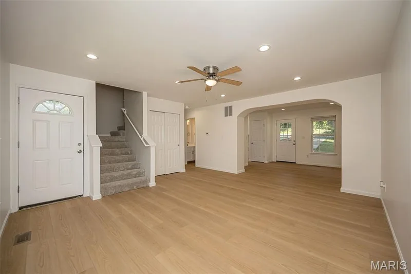 1319 N 4th Street, St Charles, MO 63301 — listing photo 3 of 36