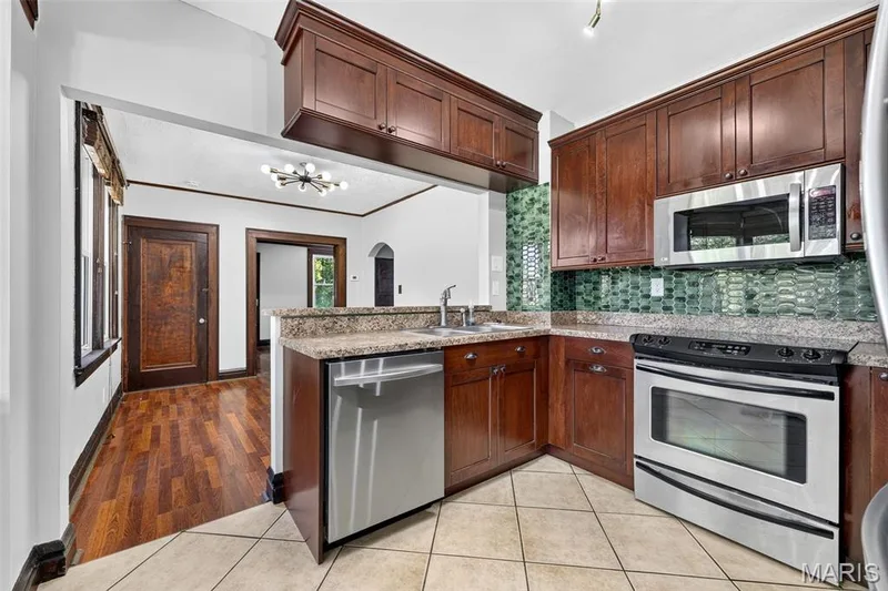 2103 W Randolph Street, St Charles, MO 63301 — listing photo 16 of 54