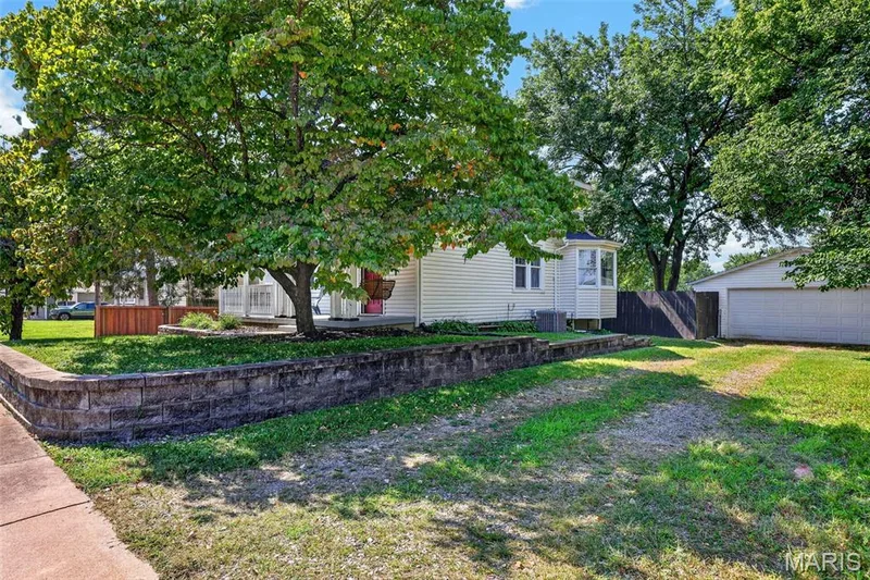 2103 W Randolph Street, St Charles, MO 63301 — listing photo 5 of 54