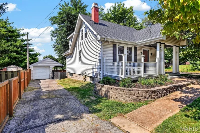 2103 W Randolph Street, St Charles, MO — listing photo 1