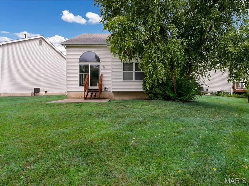 836 Wayland Drive, O'Fallon, MO 63366 — listing photo 5 of 40