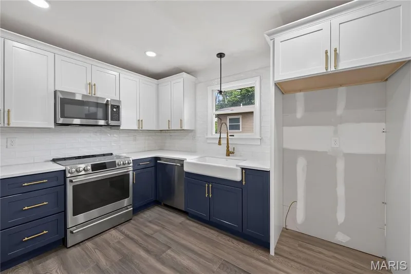 Updated Kitchen with White Shaker Style Cabinets with Crown and Contrasting Lower Cabinets — 608 Mosport Drive, St Charles, MO 63304