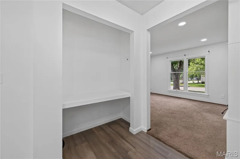 Drop Zone at Front Entry — 608 Mosport Drive, St Charles, MO 63304