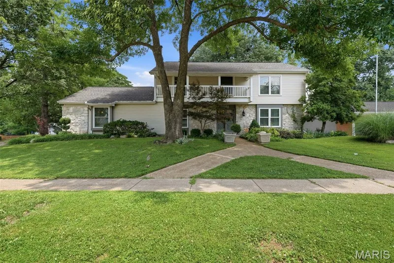 2156 Courtleigh Lane, Chesterfield, MO 63017 — listing photo 1 of 54
