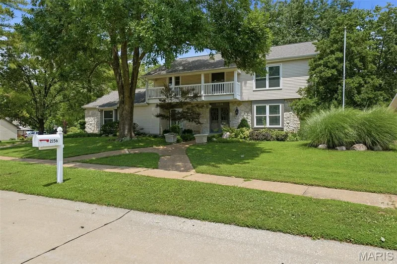 2156 Courtleigh Lane, Chesterfield, MO 63017 — listing photo 2 of 54
