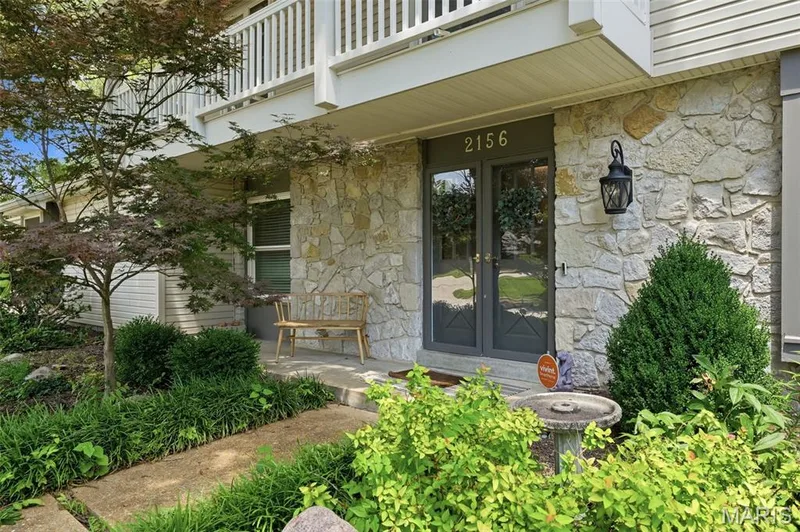 2156 Courtleigh Lane, Chesterfield, MO 63017 — listing photo 3 of 54