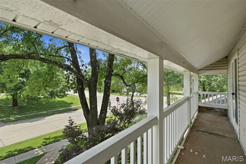 2156 Courtleigh Lane, Chesterfield, MO 63017 — listing photo 33 of 54