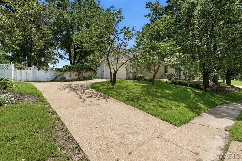 2156 Courtleigh Lane, Chesterfield, MO 63017 — listing photo 48 of 54