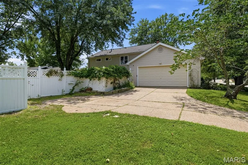 2156 Courtleigh Lane, Chesterfield, MO 63017 — listing photo 50 of 54