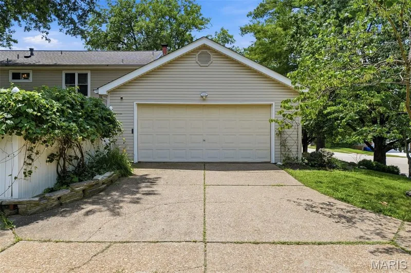 2156 Courtleigh Lane, Chesterfield, MO 63017 — listing photo 51 of 54