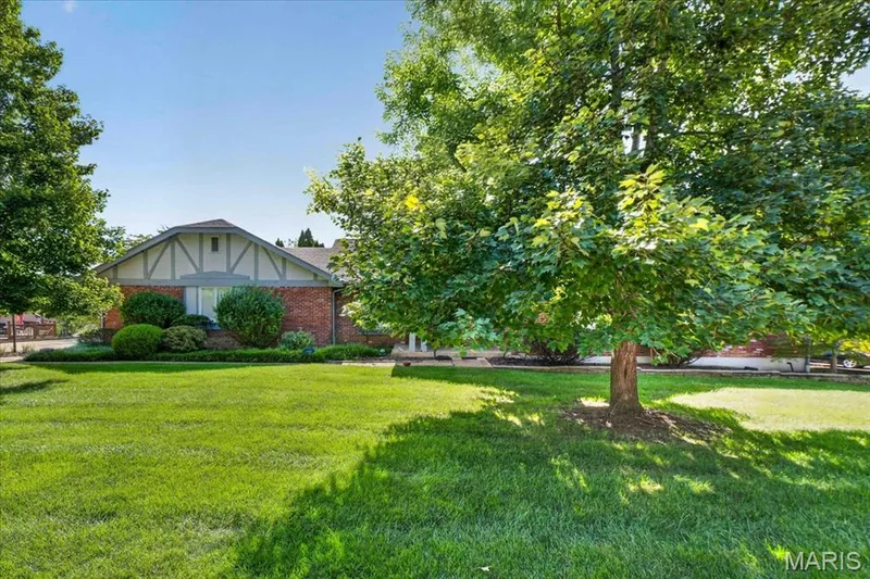 1632 Lochcrest Drive, Chesterfield, MO — listing photo 1
