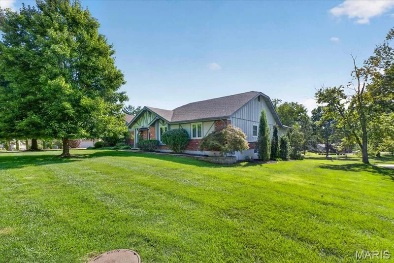 1632 Lochcrest Drive, Chesterfield, MO 63017 — listing photo 3 of 50