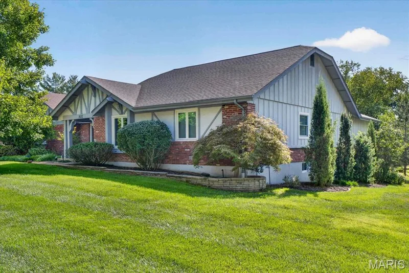 1632 Lochcrest Drive, Chesterfield, MO 63017 — listing photo 2 of 50