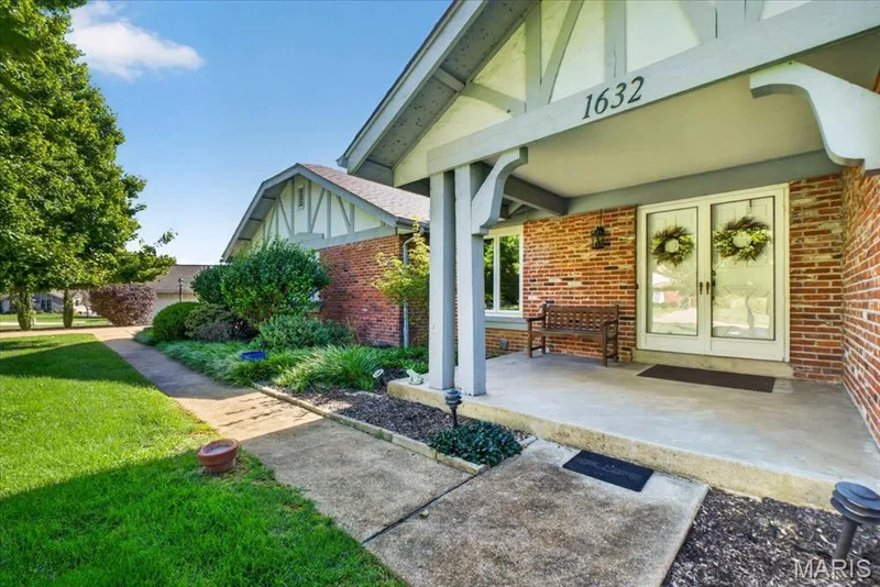 1632 Lochcrest Drive, Chesterfield, MO 63017 — listing photo 4 of 50