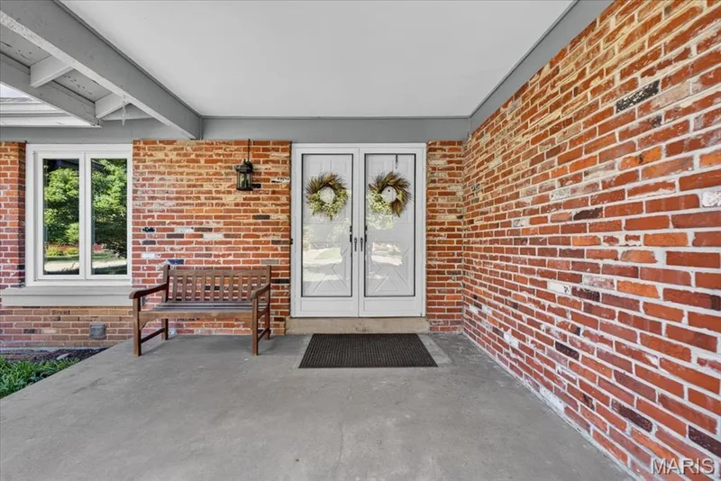 1632 Lochcrest Drive, Chesterfield, MO 63017 — listing photo 5 of 50