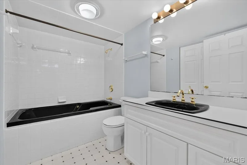 1632 Lochcrest Drive, Chesterfield, MO 63017 — listing photo 39 of 50