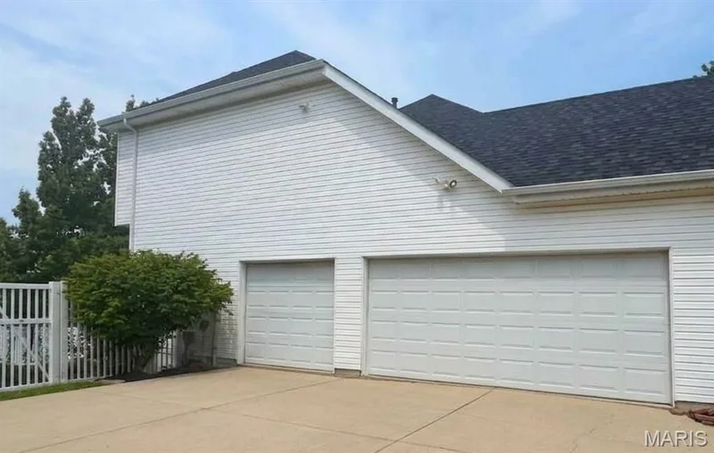 1519 Oakland Hills Drive, O'Fallon, MO 63366 — listing photo 6 of 51