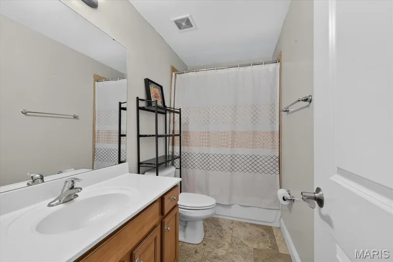 The upstairs hall bath servicing bedroom 4. — 31 Pinewood Court, Dardenne Prairie, MO 63368