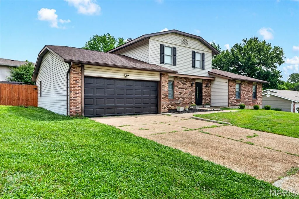 20 Sandalwood Court, St Charles, MO 63304 — listing photo 1 of 35