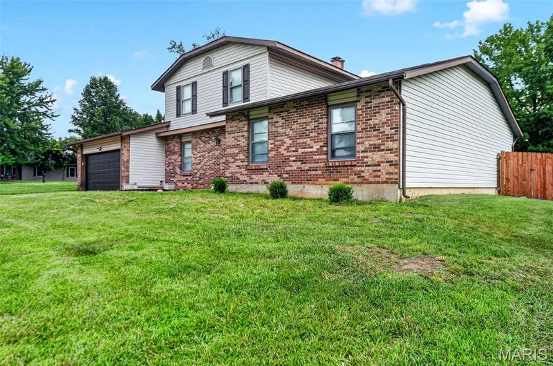 20 Sandalwood Court, St Charles, MO 63304 — listing photo 32 of 35